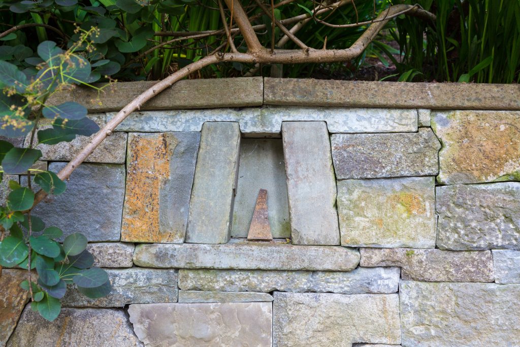Eric Contey Stonework - James wall detail with custom niche
